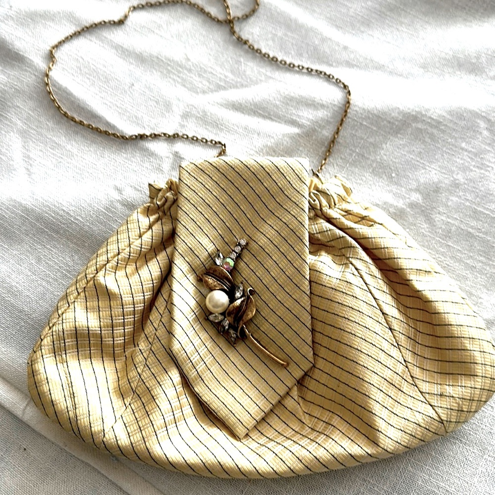 Tote Baroche evening bag with brooch closure elegant fabric stretch open chain